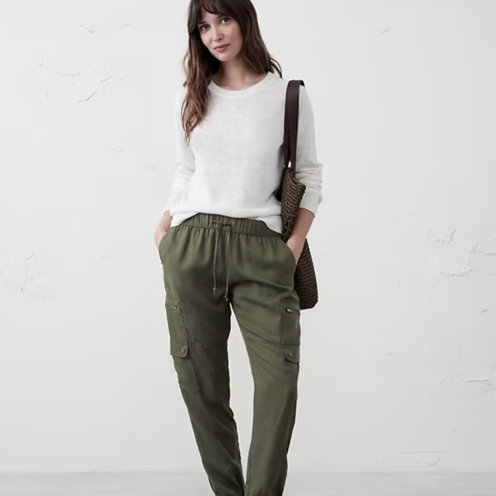 NWOT Banana Republic Factory Tencel Cargo Jogger in Olive - Picture 2 of 9